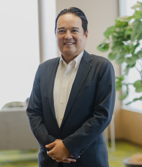 中村 建助 氏